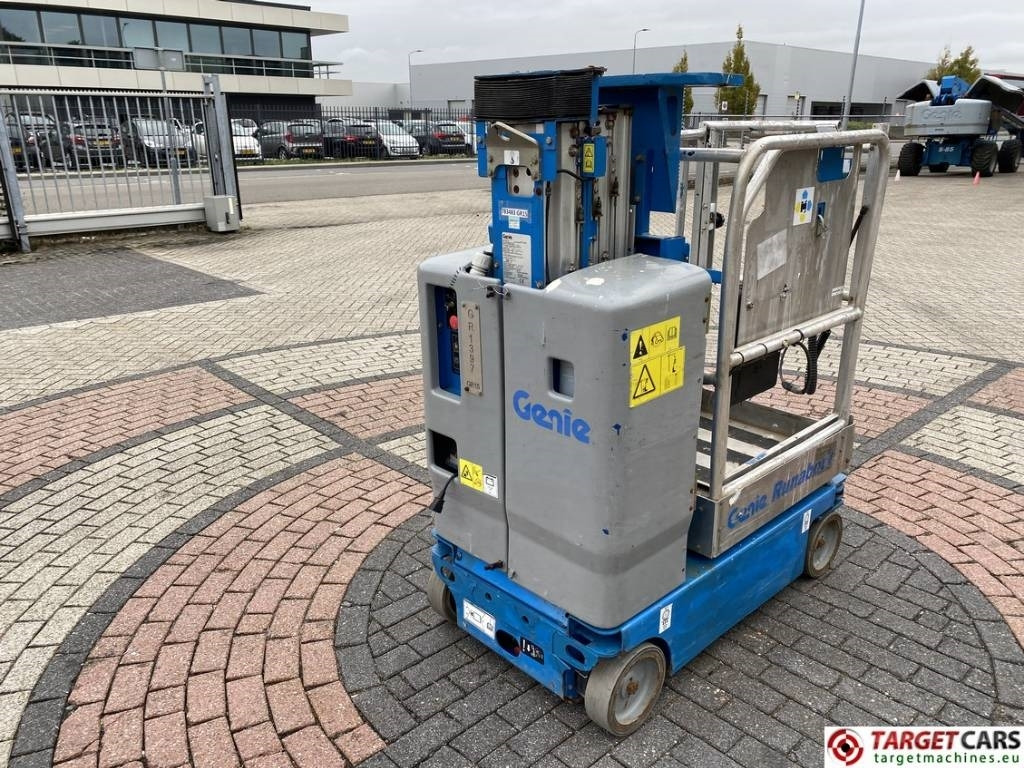 Genie GR15 Runabout Electric Vertical Mast Lift 652cm - Stĺpová plošina: obrázok 3 Genie GR15 Runabout Electric Vertical Mast Lift 652cm - Stĺpová plošina: obrázok 3