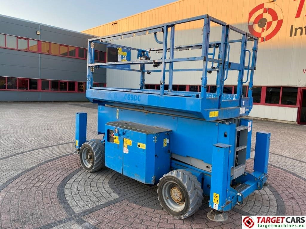 Genie GS-4069 DC Electric GS4069 Scissor WorkLift 1412cm - Samohybná plošiny: obrázok 4 Genie GS-4069 DC Electric GS4069 Scissor WorkLift 1412cm - Samohybná plošiny: obrázok 4