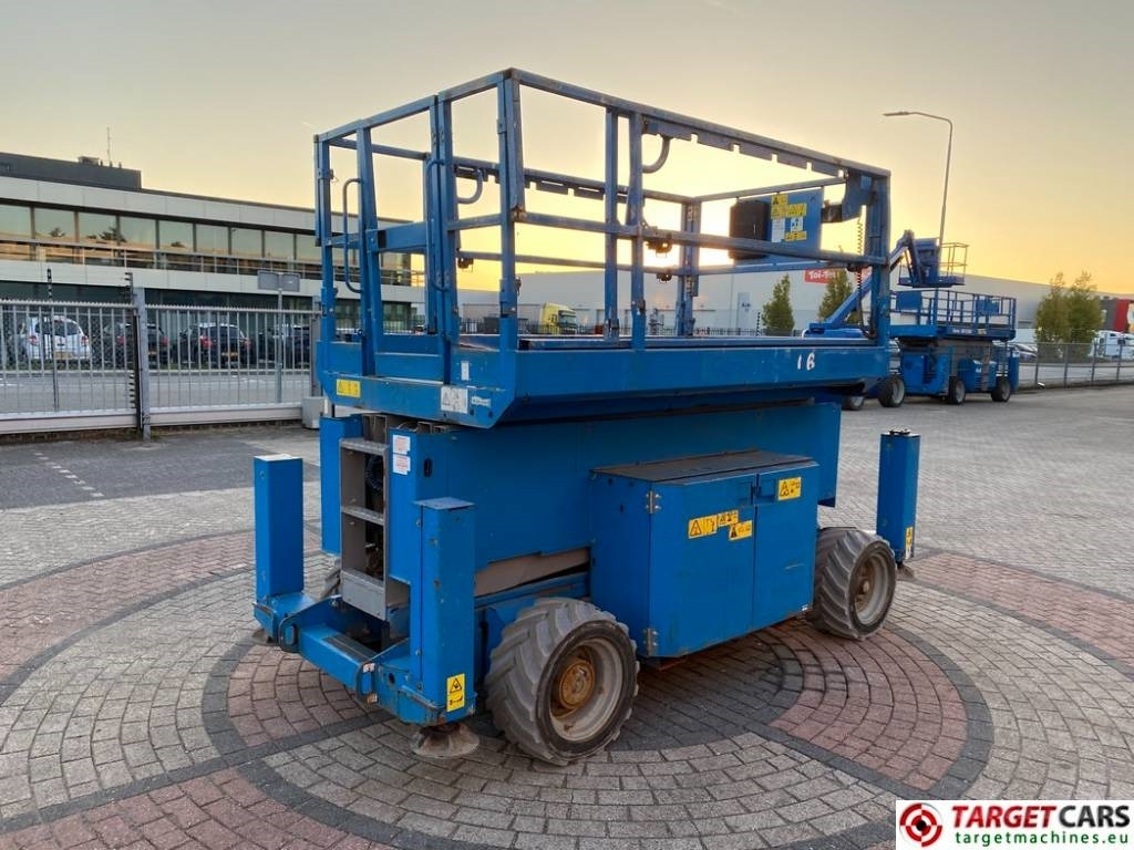 Genie GS-4069 DC Electric GS4069 Scissor WorkLift 1412cm - Samohybná plošiny: obrázok 3 Genie GS-4069 DC Electric GS4069 Scissor WorkLift 1412cm - Samohybná plošiny: obrázok 3