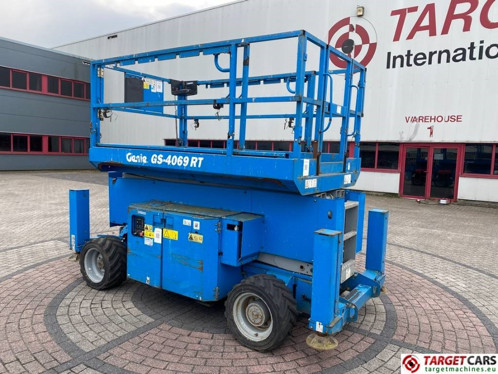 Genie GS-4069 RT LPG 4x4 Scissor Work Lift 1412cm - Samohybná plošiny: obrázok 4 Genie GS-4069 RT LPG 4x4 Scissor Work Lift 1412cm - Samohybná plošiny: obrázok 4
