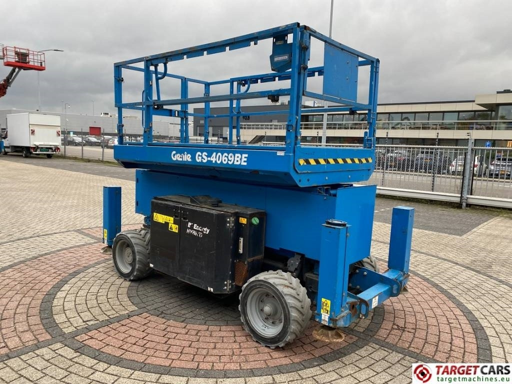 Genie GS-4069BE HyBrid Scissor Work Lift 1412cm - Samohybná plošiny: obrázok 2 Genie GS-4069BE HyBrid Scissor Work Lift 1412cm - Samohybná plošiny: obrázok 2