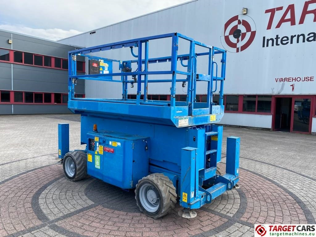 Genie GS-4069DC Electric 4x4 Scissor Work Lift 1412cm - Samohybná plošiny: obrázok 4 Genie GS-4069DC Electric 4x4 Scissor Work Lift 1412cm - Samohybná plošiny: obrázok 4
