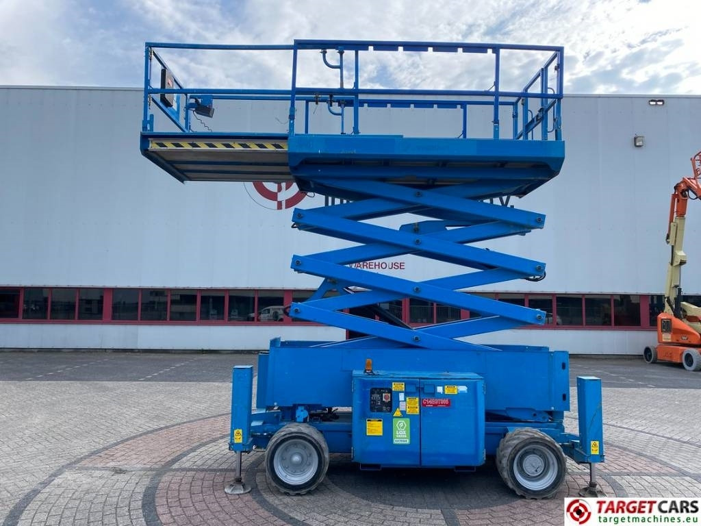 Genie GS-4069DC Electric 4x4 Scissor Work Lift 1412cm - Samohybná plošiny: obrázok 5 Genie GS-4069DC Electric 4x4 Scissor Work Lift 1412cm - Samohybná plošiny: obrázok 5
