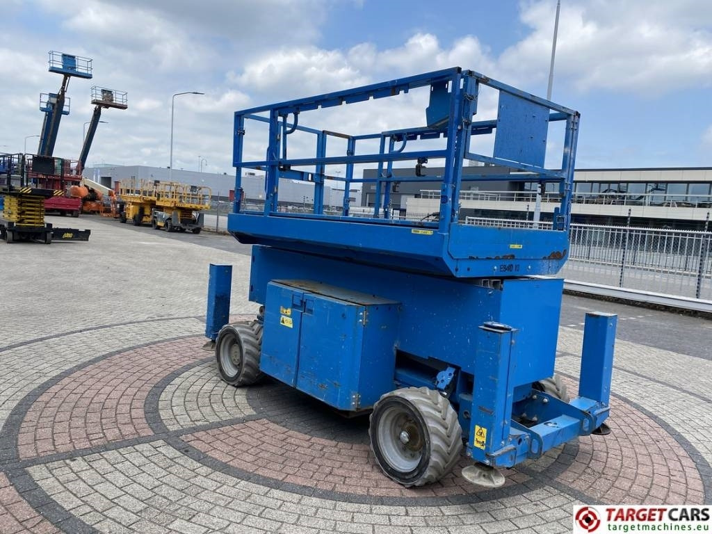 Genie GS-4069DC Electric Scissor Work Lift 1412cm - Samohybná plošiny: obrázok 2 Genie GS-4069DC Electric Scissor Work Lift 1412cm - Samohybná plošiny: obrázok 2