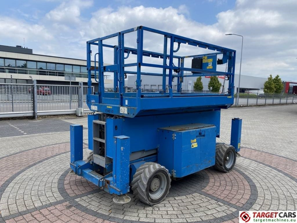 Genie GS-4069DC Electric Scissor Work Lift 1412cm - Samohybná plošiny: obrázok 3 Genie GS-4069DC Electric Scissor Work Lift 1412cm - Samohybná plošiny: obrázok 3