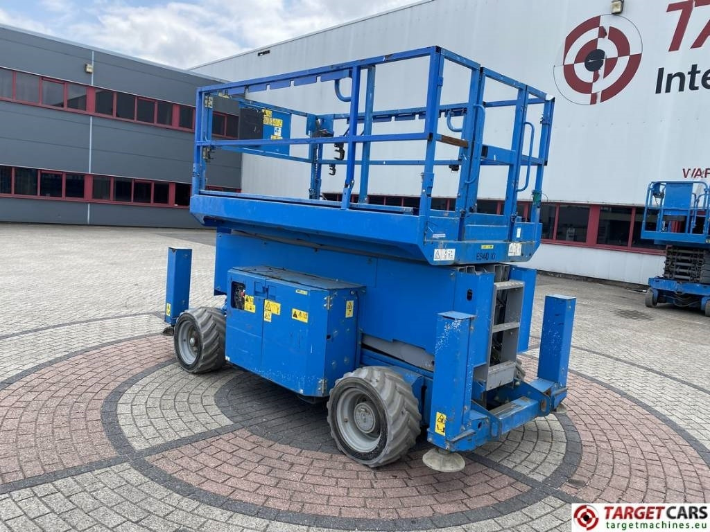 Genie GS-4069DC Electric Scissor Work Lift 1412cm - Samohybná plošiny: obrázok 4 Genie GS-4069DC Electric Scissor Work Lift 1412cm - Samohybná plošiny: obrázok 4