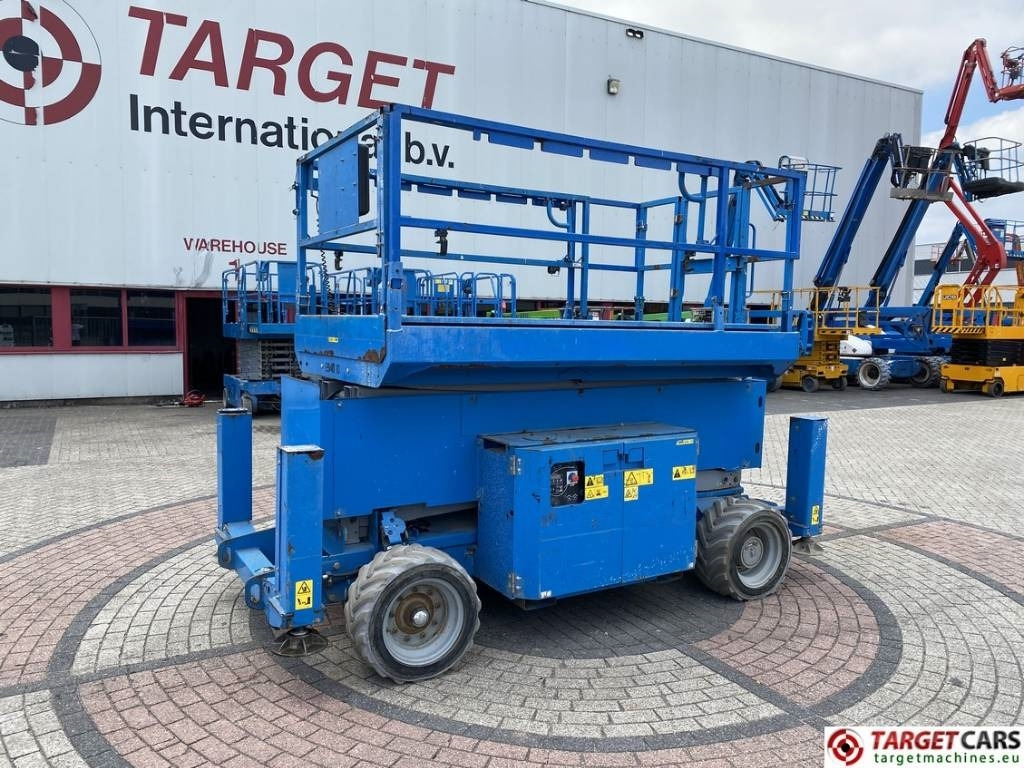 Genie GS-4069DC Electric Scissor Work Lift 1412cm - Samohybná plošiny: obrázok 1 Genie GS-4069DC Electric Scissor Work Lift 1412cm - Samohybná plošiny: obrázok 1
