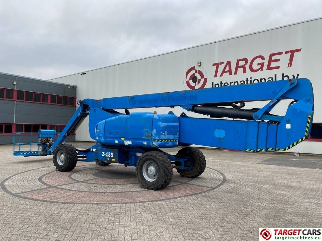 Genie Z-135/70 Articulated 4x4x4 Diesel Boom Lift 4315cm - Kĺbová pracovná plošina: obrázok 4 Genie Z-135/70 Articulated 4x4x4 Diesel Boom Lift 4315cm - Kĺbová pracovná plošina: obrázok 4