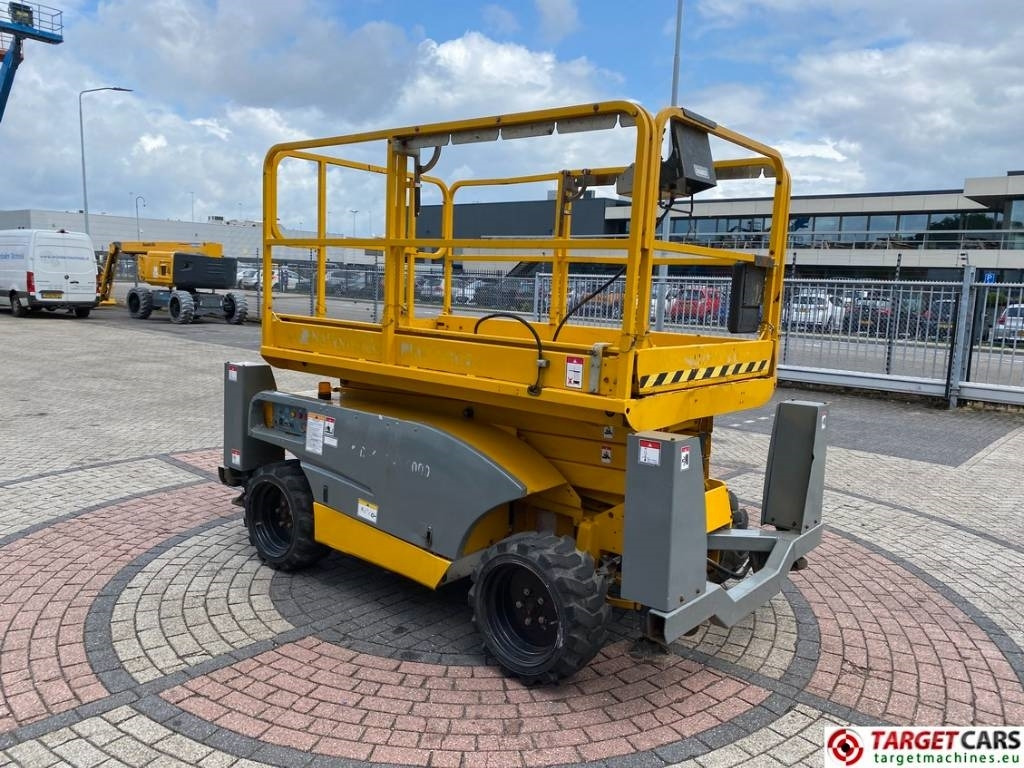Haulotte Compact 10DX Diesel 4x4 Scissor Work Lift 1015cm - Samohybná plošiny: obrázok 2 Haulotte Compact 10DX Diesel 4x4 Scissor Work Lift 1015cm - Samohybná plošiny: obrázok 2