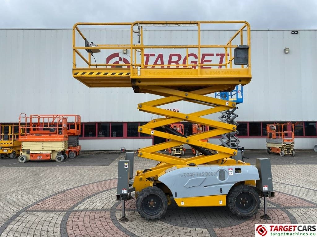 Haulotte Compact 10DX Diesel 4x4 Scissor Work Lift 1015cm - Samohybná plošiny: obrázok 5 Haulotte Compact 10DX Diesel 4x4 Scissor Work Lift 1015cm - Samohybná plošiny: obrázok 5