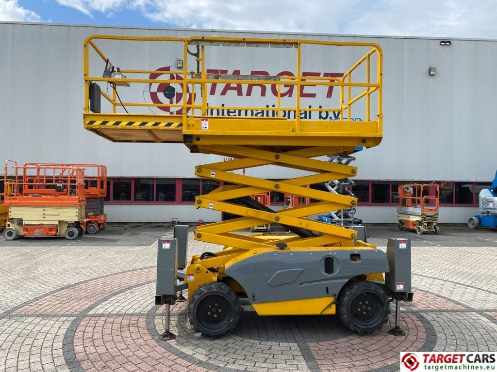 Haulotte Compact 10DX Diesel 4x4 Scissor Work Lift 1015cm - Samohybná plošiny: obrázok 5 Haulotte Compact 10DX Diesel 4x4 Scissor Work Lift 1015cm - Samohybná plošiny: obrázok 5