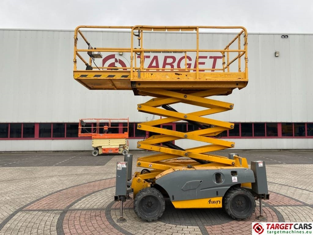 Haulotte Compact 12DX Diesel 4x4 Scissor Work Lift 1206cm - Samohybná plošiny: obrázok 5 Haulotte Compact 12DX Diesel 4x4 Scissor Work Lift 1206cm - Samohybná plošiny: obrázok 5