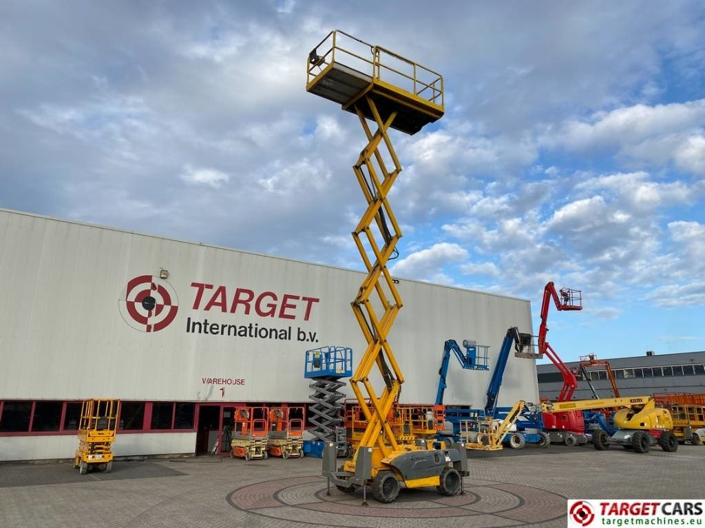 Samohybná plošiny Haulotte Compact 12DX Diesel 4x4 Scissor Work Lift 1206cm: obrázok 6