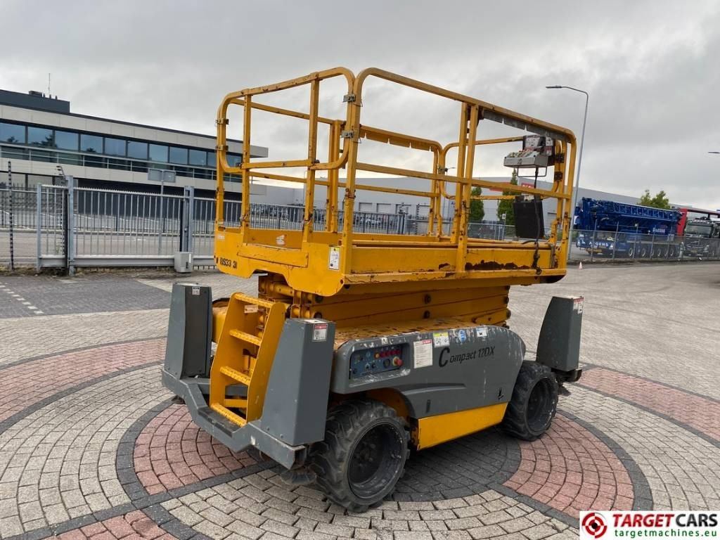 Haulotte Compact 12DX Diesel 4x4 Scissor Work Lift 1206cm - Samohybná plošiny: obrázok 3 Haulotte Compact 12DX Diesel 4x4 Scissor Work Lift 1206cm - Samohybná plošiny: obrázok 3