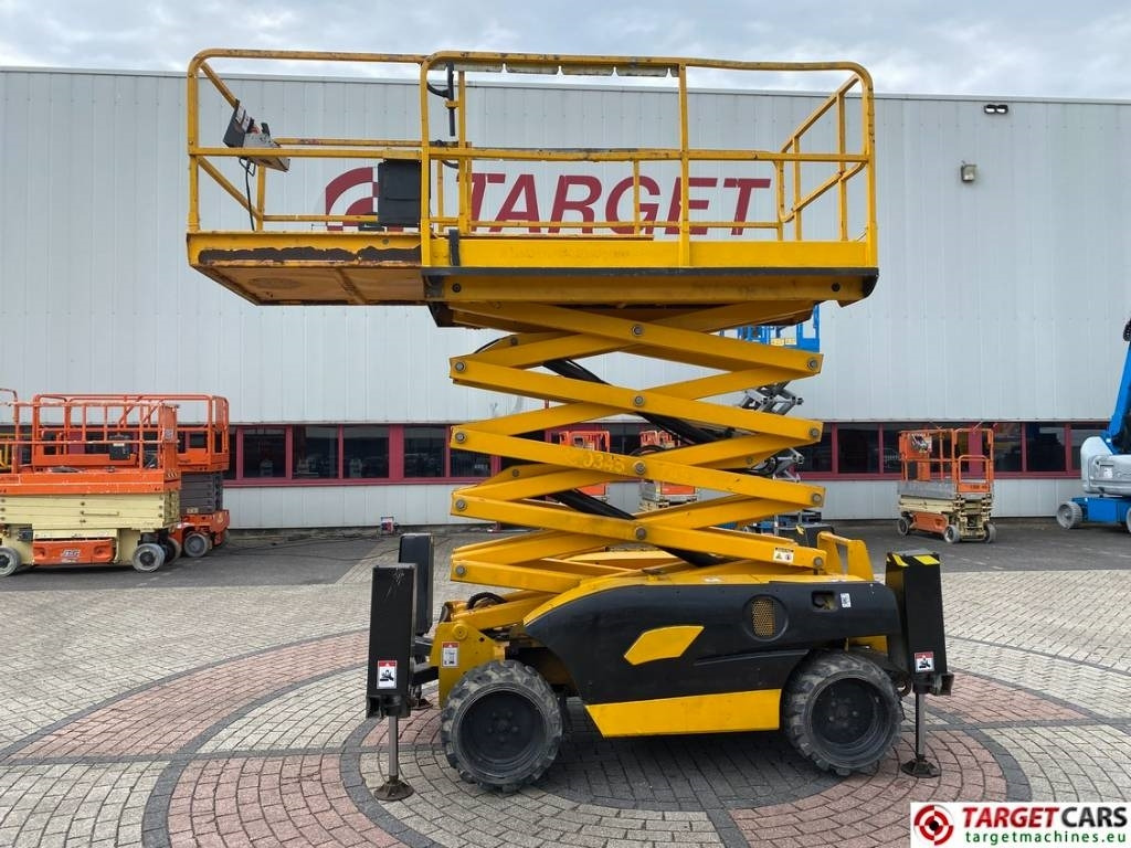 Haulotte Compact 12DX Diesel 4x4 Scissor Work Lift 1206cm - Samohybná plošiny: obrázok 5 Haulotte Compact 12DX Diesel 4x4 Scissor Work Lift 1206cm - Samohybná plošiny: obrázok 5