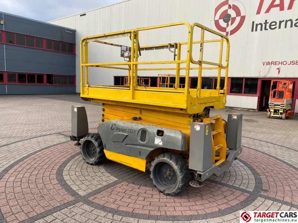 Haulotte Compact 12DX Diesel 4x4 Scissor Work Lift 1206cm - Samohybná plošiny: obrázok 4 Haulotte Compact 12DX Diesel 4x4 Scissor Work Lift 1206cm - Samohybná plošiny: obrázok 4