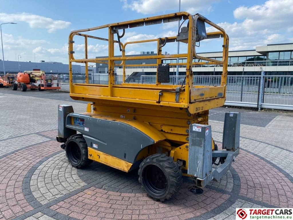 Haulotte Compact 12DX Diesel 4x4 Scissor Work Lift 1206cm - Samohybná plošiny: obrázok 2 Haulotte Compact 12DX Diesel 4x4 Scissor Work Lift 1206cm - Samohybná plošiny: obrázok 2