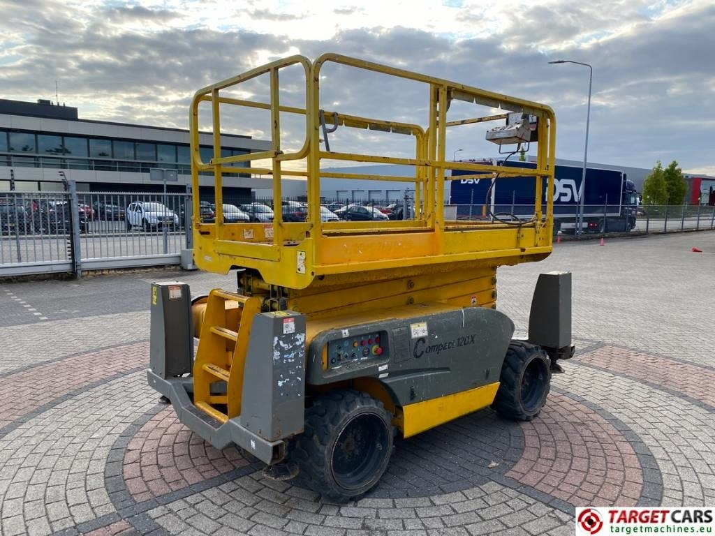 Haulotte Compact 12DX Diesel 4x4 Scissor Work Lift 1206cm - Samohybná plošiny: obrázok 3 Haulotte Compact 12DX Diesel 4x4 Scissor Work Lift 1206cm - Samohybná plošiny: obrázok 3