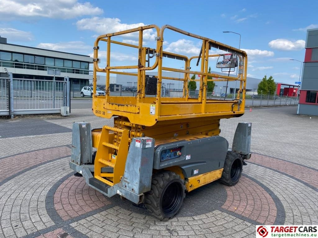 Haulotte Compact 12DX Diesel 4x4 Scissor Work Lift 1206cm - Samohybná plošiny: obrázok 3 Haulotte Compact 12DX Diesel 4x4 Scissor Work Lift 1206cm - Samohybná plošiny: obrázok 3