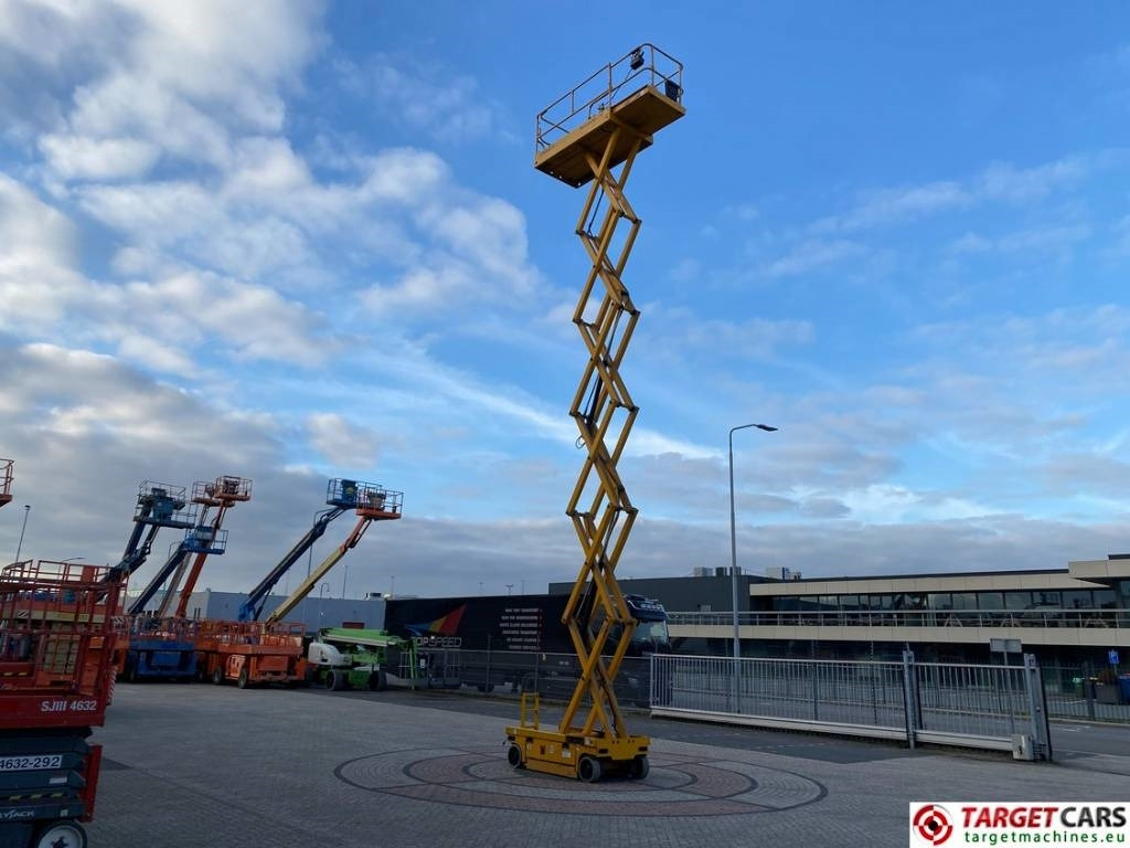 Leasing Haulotte Compact 14 Electric Scissor Work Lift 1385cm Haulotte Compact 14 Electric Scissor Work Lift 1385cm: obrázok 7 Leasing Haulotte Compact 14 Electric Scissor Work Lift 1385cm Haulotte Compact 14 Electric Scissor Work Lift 1385cm: obrázok 7