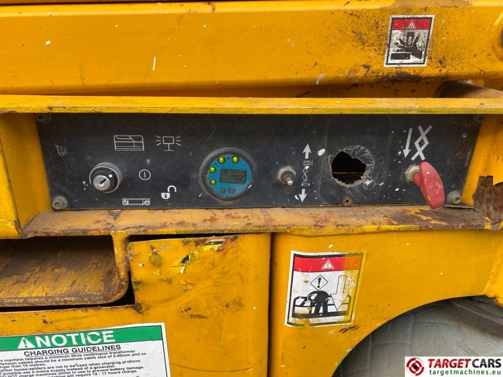 Leasing Haulotte Compact 14 Electric Scissor Work Lift 1385cm Haulotte Compact 14 Electric Scissor Work Lift 1385cm: obrázok 11 Leasing Haulotte Compact 14 Electric Scissor Work Lift 1385cm Haulotte Compact 14 Electric Scissor Work Lift 1385cm: obrázok 11