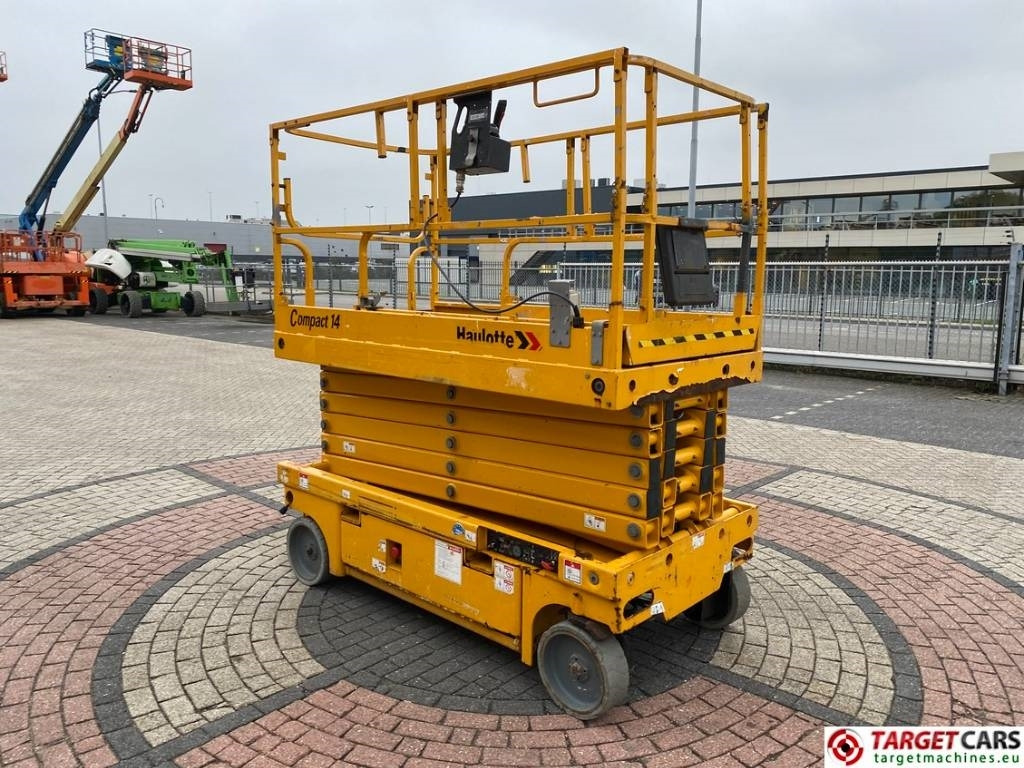 Haulotte Compact 14 Electric Scissor Work lift 1385cm - Samohybná plošiny: obrázok 2 Haulotte Compact 14 Electric Scissor Work lift 1385cm - Samohybná plošiny: obrázok 2