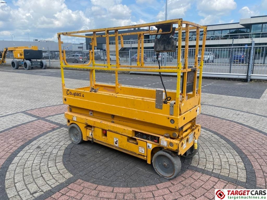 Haulotte Compact 8 Electric Scissor Work Lift 818cm - Samohybná plošiny: obrázok 2 Haulotte Compact 8 Electric Scissor Work Lift 818cm - Samohybná plošiny: obrázok 2