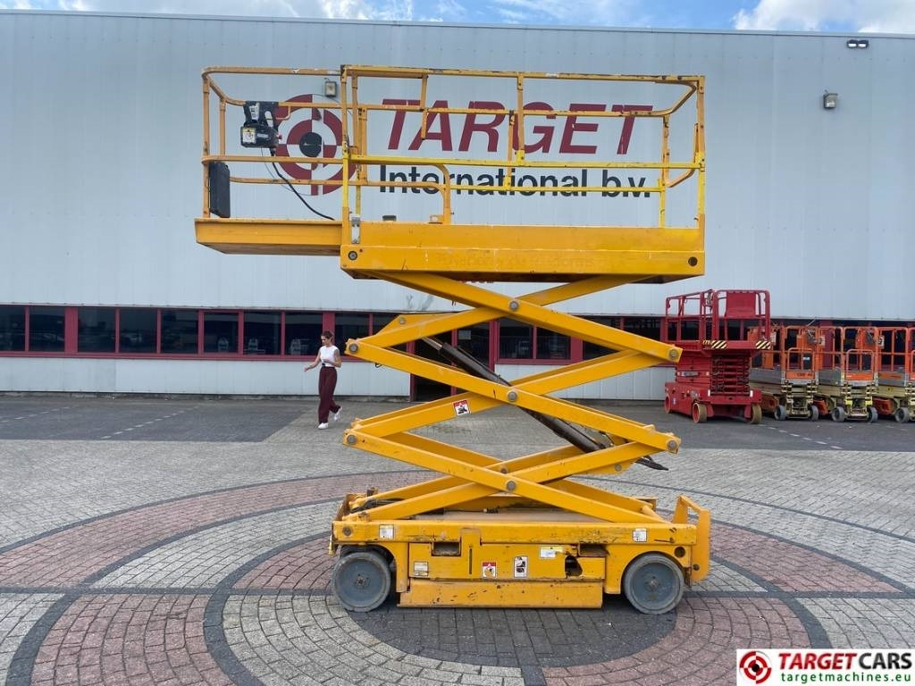 Haulotte Compact 8 Electric Scissor Work Lift 818cm - Samohybná plošiny: obrázok 5 Haulotte Compact 8 Electric Scissor Work Lift 818cm - Samohybná plošiny: obrázok 5
