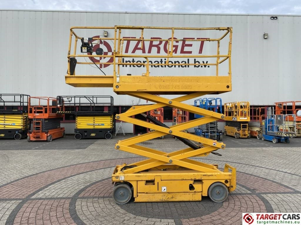 Haulotte Compact 8 Electric Scissor Work Lift 818cm - Samohybná plošiny: obrázok 5 Haulotte Compact 8 Electric Scissor Work Lift 818cm - Samohybná plošiny: obrázok 5