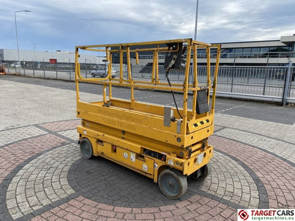 Haulotte Compact 8 Electric Scissor Work Lift 818cm - Samohybná plošiny: obrázok 2 Haulotte Compact 8 Electric Scissor Work Lift 818cm - Samohybná plošiny: obrázok 2