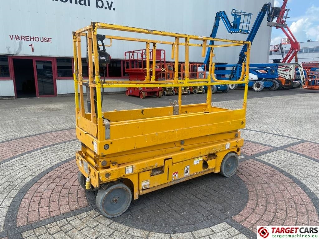 Haulotte Compact 8 Electric Scissor Work Lift 818cm - Samohybná plošiny: obrázok 1 Haulotte Compact 8 Electric Scissor Work Lift 818cm - Samohybná plošiny: obrázok 1