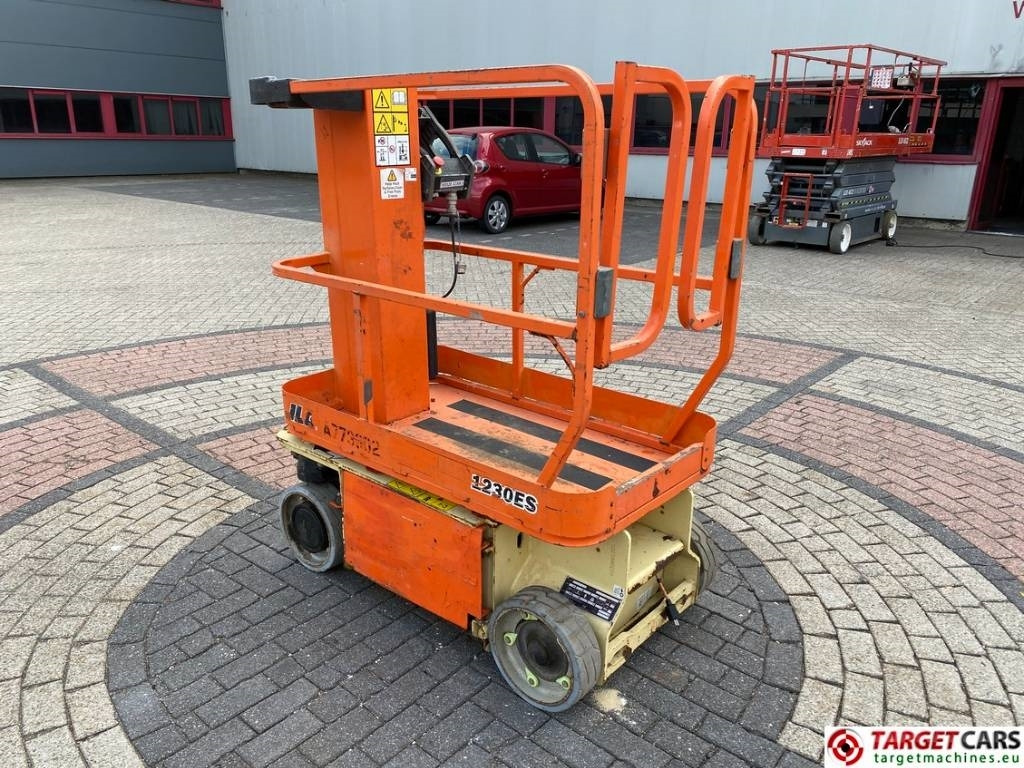 JLG 1230ES Electric Vertical Mast Work Lift 566cm - Stĺpová plošina: obrázok 4 JLG 1230ES Electric Vertical Mast Work Lift 566cm - Stĺpová plošina: obrázok 4