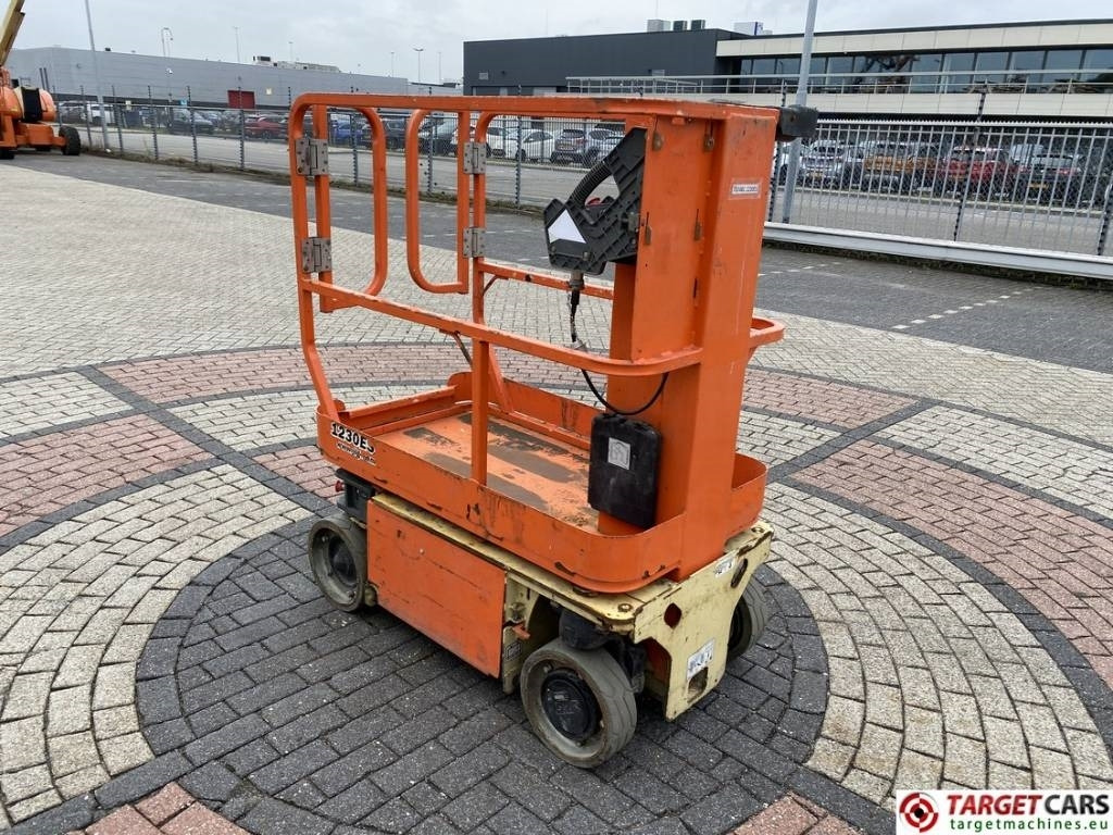 JLG 1230ES Electric Vertical Mast Work Lift 566cm - Stĺpová plošina: obrázok 2 JLG 1230ES Electric Vertical Mast Work Lift 566cm - Stĺpová plošina: obrázok 2