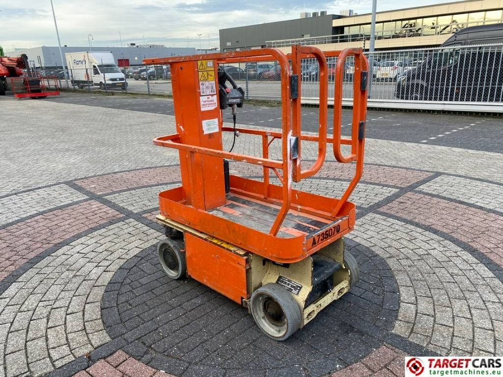 JLG 1230ES Electric Vertical Mast Work Lift 566cm - Stĺpová plošina: obrázok 2 JLG 1230ES Electric Vertical Mast Work Lift 566cm - Stĺpová plošina: obrázok 2