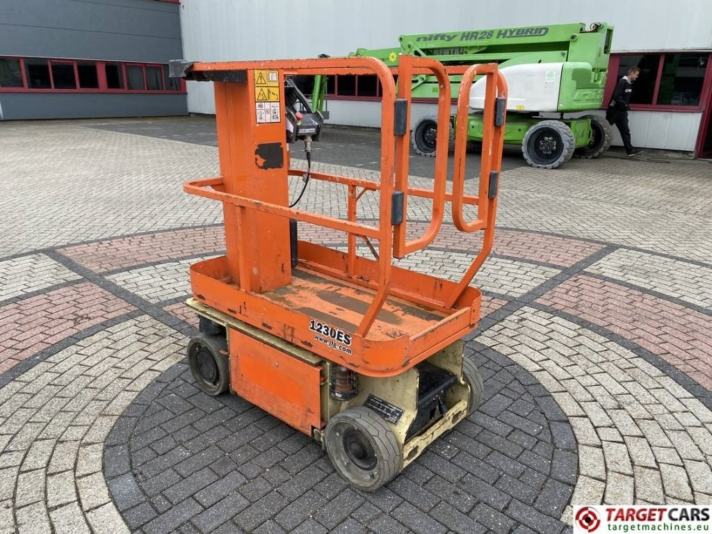JLG 1230ES Electric Vertical Mast Work Lift 566cm - Stĺpová plošina: obrázok 4 JLG 1230ES Electric Vertical Mast Work Lift 566cm - Stĺpová plošina: obrázok 4