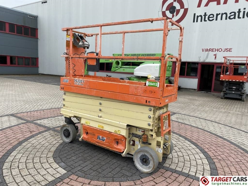 JLG 2632ES Electric Scissor Work Lift 977cm - Samohybná plošiny: obrázok 4 JLG 2632ES Electric Scissor Work Lift 977cm - Samohybná plošiny: obrázok 4
