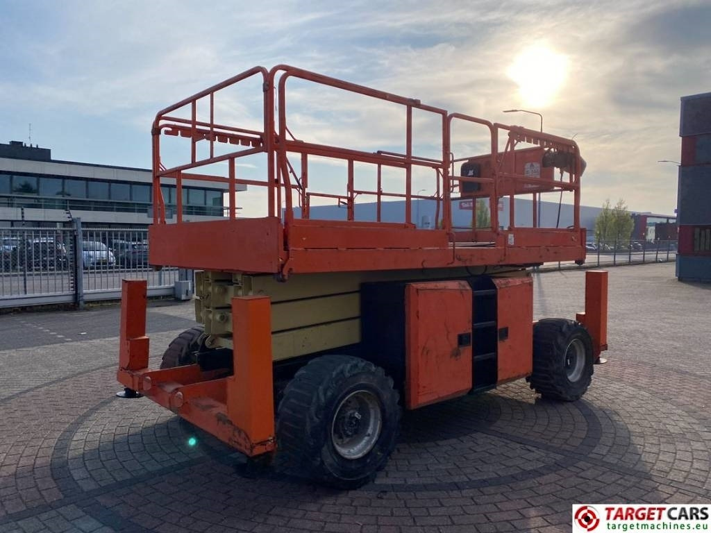 JLG 330LRT Diesel 4x4 Scissor Work Lift 1200cm - Samohybná plošiny: obrázok 3 JLG 330LRT Diesel 4x4 Scissor Work Lift 1200cm - Samohybná plošiny: obrázok 3