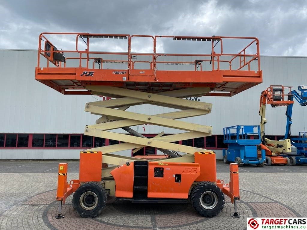 JLG 4394RT Diesel 4x4 Scissor Work Lift 1511cm - Samohybná plošiny: obrázok 5 JLG 4394RT Diesel 4x4 Scissor Work Lift 1511cm - Samohybná plošiny: obrázok 5
