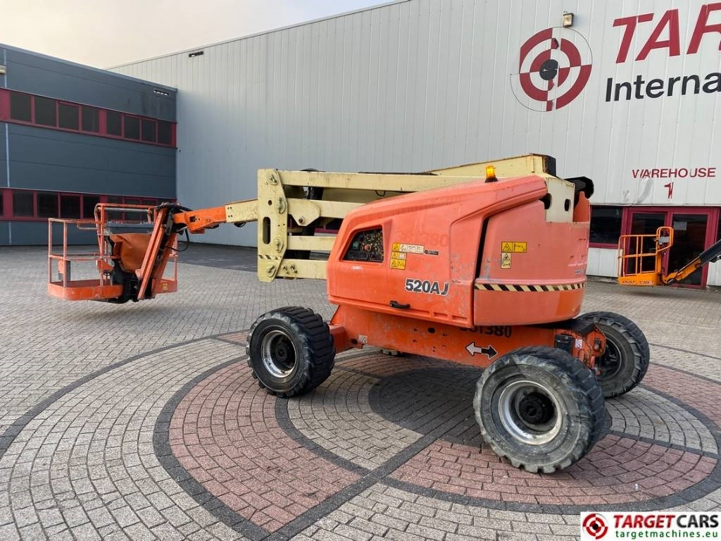 JLG 520AJ Articulated 4x4 Diesel Boom Work Lift 1800cm - Kĺbová pracovná plošina: obrázok 4 JLG 520AJ Articulated 4x4 Diesel Boom Work Lift 1800cm - Kĺbová pracovná plošina: obrázok 4