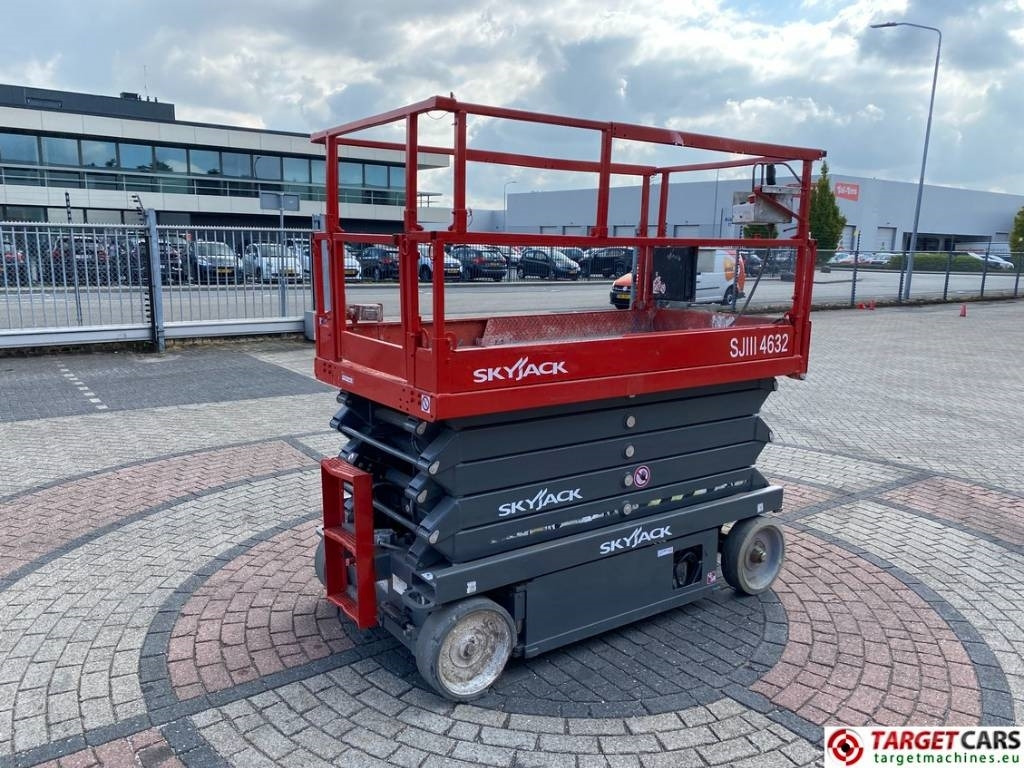SkyJack SJ4632 Electric 4632 Scissor Work Lift 1170cm - Samohybná plošiny: obrázok 3 SkyJack SJ4632 Electric 4632 Scissor Work Lift 1170cm - Samohybná plošiny: obrázok 3