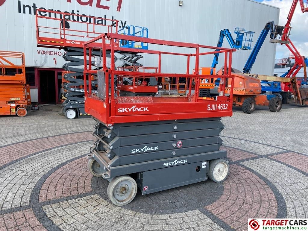 SkyJack SJ4632 Electric 4632 Scissor Work Lift 1170cm - Samohybná plošiny: obrázok 1 SkyJack SJ4632 Electric 4632 Scissor Work Lift 1170cm - Samohybná plošiny: obrázok 1