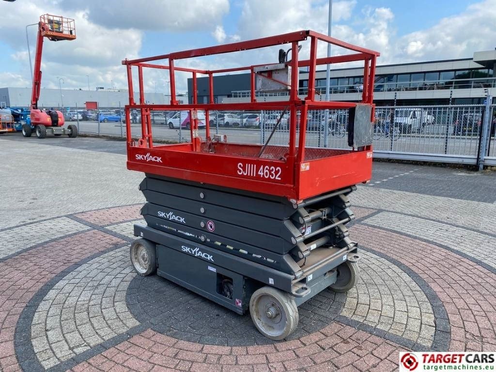 SkyJack SJ4632 Electric 4632 Scissor Work Lift 1170cm - Samohybná plošiny: obrázok 2 SkyJack SJ4632 Electric 4632 Scissor Work Lift 1170cm - Samohybná plošiny: obrázok 2