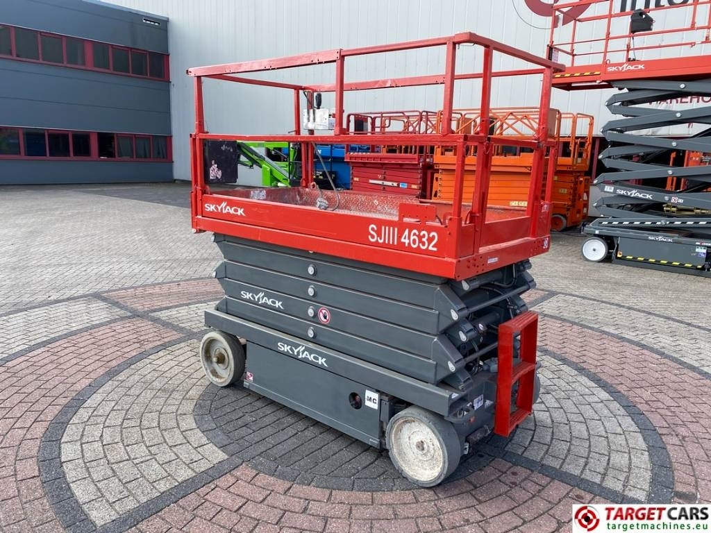 SkyJack SJ4632 Electric 4632 Scissor Work Lift 1170cm - Samohybná plošiny: obrázok 4 SkyJack SJ4632 Electric 4632 Scissor Work Lift 1170cm - Samohybná plošiny: obrázok 4