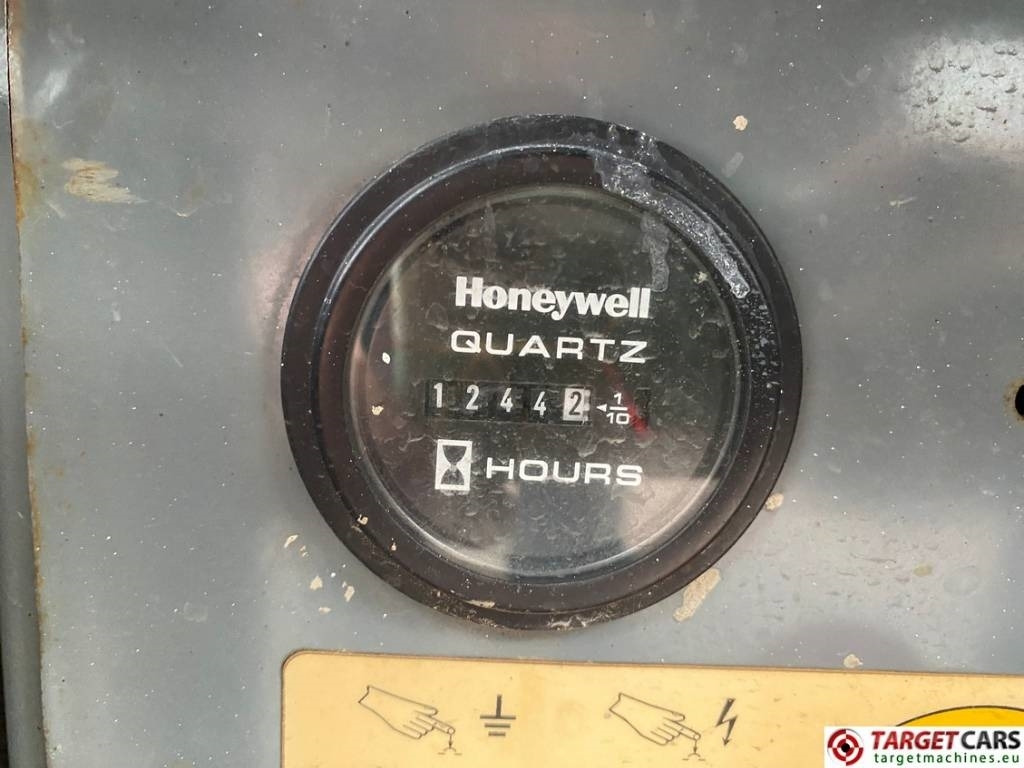 Leasing SkyJack SJ6826 RT Diesel 4x4 Scissor Work Lift 992cm SkyJack SJ6826 RT Diesel 4x4 Scissor Work Lift 992cm: obrázok 12 Leasing SkyJack SJ6826 RT Diesel 4x4 Scissor Work Lift 992cm SkyJack SJ6826 RT Diesel 4x4 Scissor Work Lift 992cm: obrázok 12