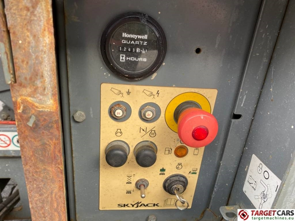 Leasing SkyJack SJ6826 RT Diesel 4x4 Scissor Work Lift 992cm SkyJack SJ6826 RT Diesel 4x4 Scissor Work Lift 992cm: obrázok 11 Leasing SkyJack SJ6826 RT Diesel 4x4 Scissor Work Lift 992cm SkyJack SJ6826 RT Diesel 4x4 Scissor Work Lift 992cm: obrázok 11