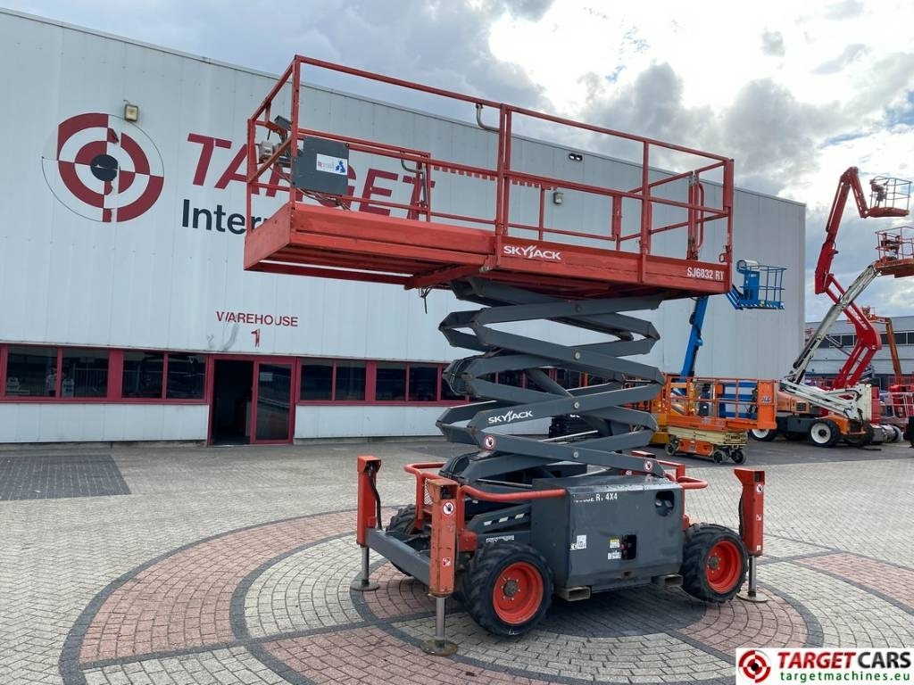 Leasing SkyJack SJ6832RT Diesel 4x4 Scissor 6832 Work Lift 1180cm SkyJack SJ6832RT Diesel 4x4 Scissor 6832 Work Lift 1180cm: obrázok 26 Leasing SkyJack SJ6832RT Diesel 4x4 Scissor 6832 Work Lift 1180cm SkyJack SJ6832RT Diesel 4x4 Scissor 6832 Work Lift 1180cm: obrázok 26