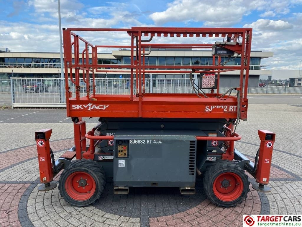 Leasing SkyJack SJ6832RT Diesel 4x4 Scissor 6832 Work Lift 1180cm SkyJack SJ6832RT Diesel 4x4 Scissor 6832 Work Lift 1180cm: obrázok 33 Leasing SkyJack SJ6832RT Diesel 4x4 Scissor 6832 Work Lift 1180cm SkyJack SJ6832RT Diesel 4x4 Scissor 6832 Work Lift 1180cm: obrázok 33
