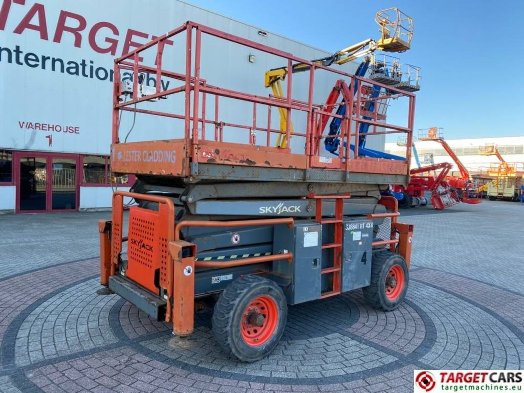SkyJack SJ8841 RT Diesel 4x4 Scissor Work Lift 1430cm - Samohybná plošiny: obrázok 1 SkyJack SJ8841 RT Diesel 4x4 Scissor Work Lift 1430cm - Samohybná plošiny: obrázok 1