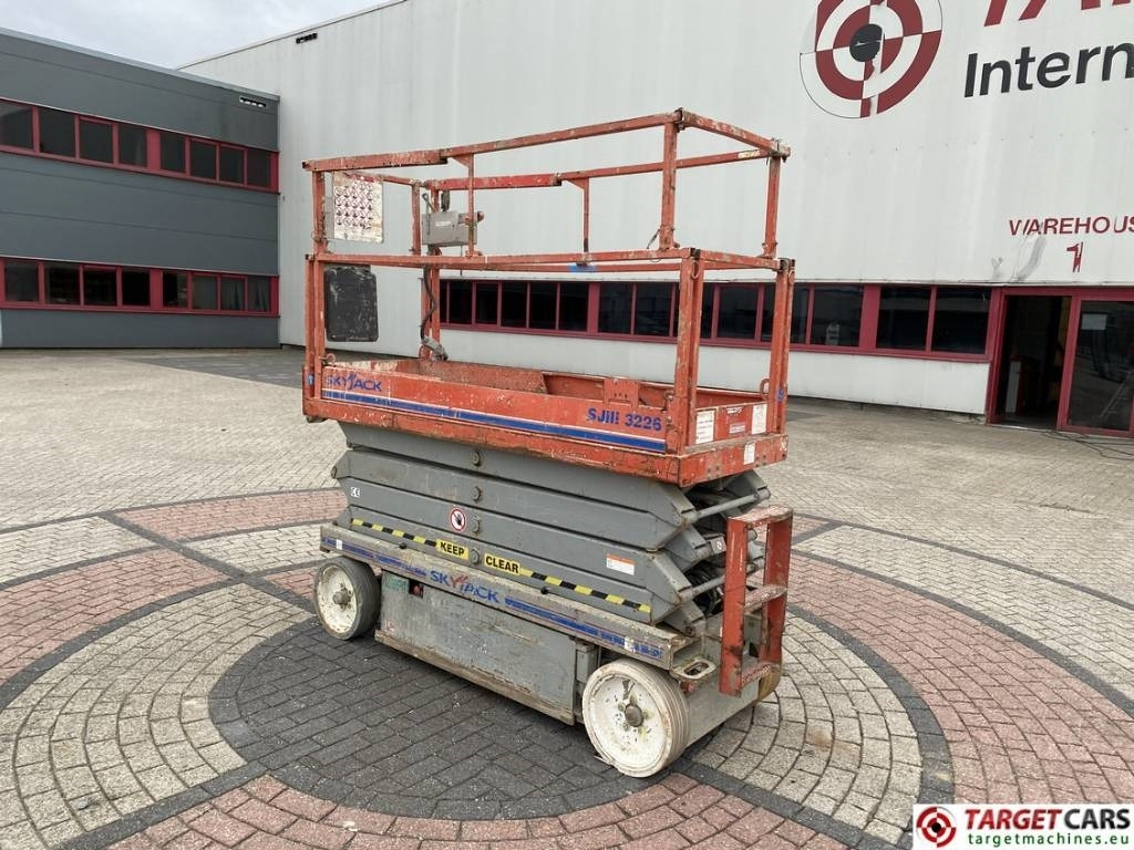 SkyJack SJIII-3226 Electric Scissor Work Lift 990cm - Samohybná plošiny: obrázok 4 SkyJack SJIII-3226 Electric Scissor Work Lift 990cm - Samohybná plošiny: obrázok 4