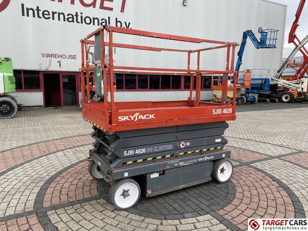 SkyJack SJIII-4626 Electric 4626 Scissor Work Lift 990cm  - Samohybná plošiny: obrázok 1 SkyJack SJIII-4626 Electric 4626 Scissor Work Lift 990cm  - Samohybná plošiny: obrázok 1